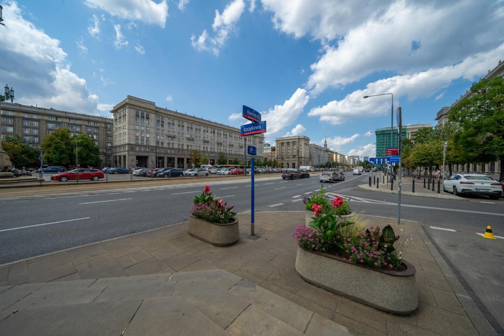 Downtown - Location, View, Bus&tram - By Rentujemy Apartment